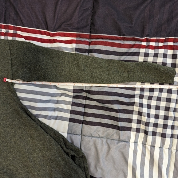 Green Turtleneck Tunic Sweater - Picture 6 of 6